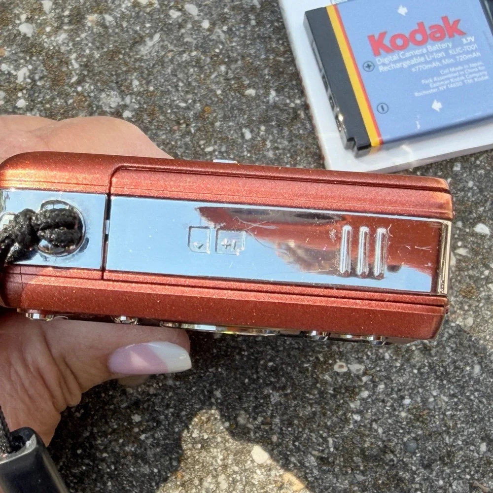 Kodak EasyShare M863 Digital Camera Copper Rose Gold 8.2MP Good 3x Zoom Bundle